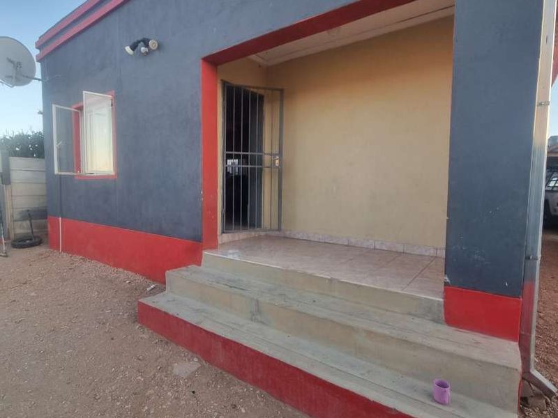 HOUSE FOR SALE IN GREENWELL, KATUTURA - Photo 2