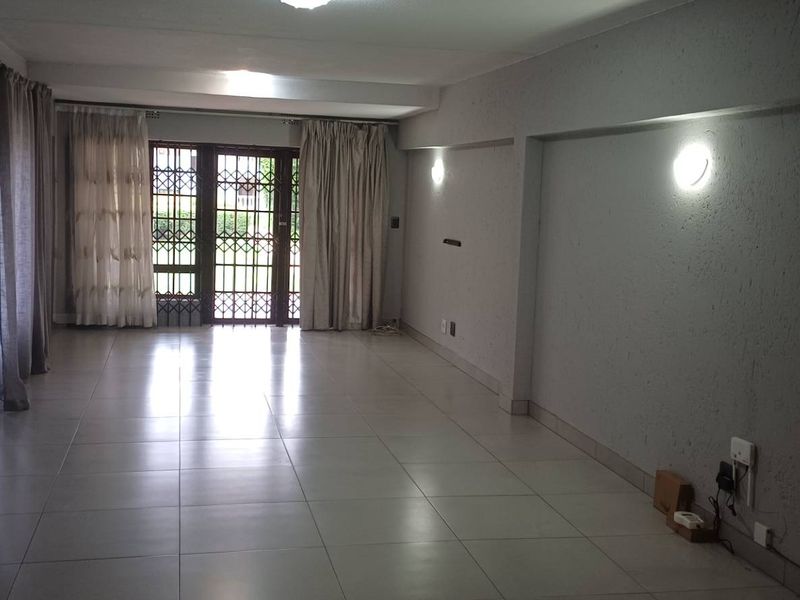 2 BED APARTMENT SANDOWN - Photo 7