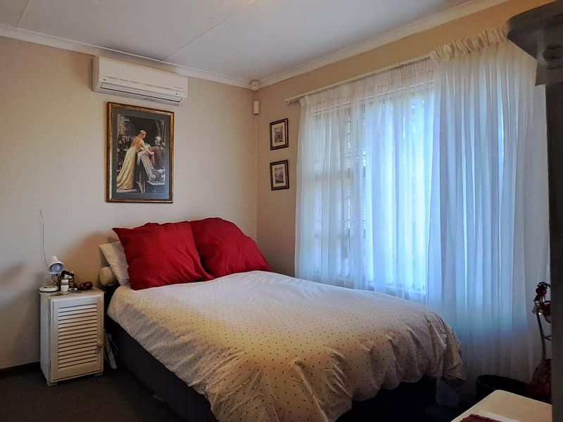 Charming Facebrick Full Title Townhouse in a Popular Complex - Photo 4