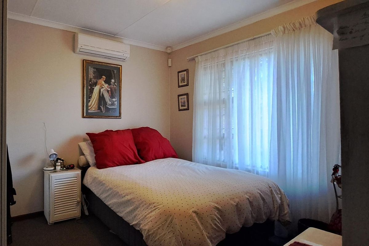 Charming Facebrick Full Title Townhouse in a Popular Complex - Photo 4