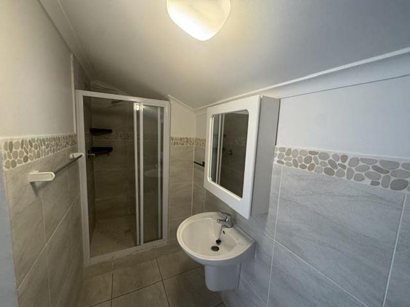Top floor modern loft apartment for decerning investors! - Photo 9
