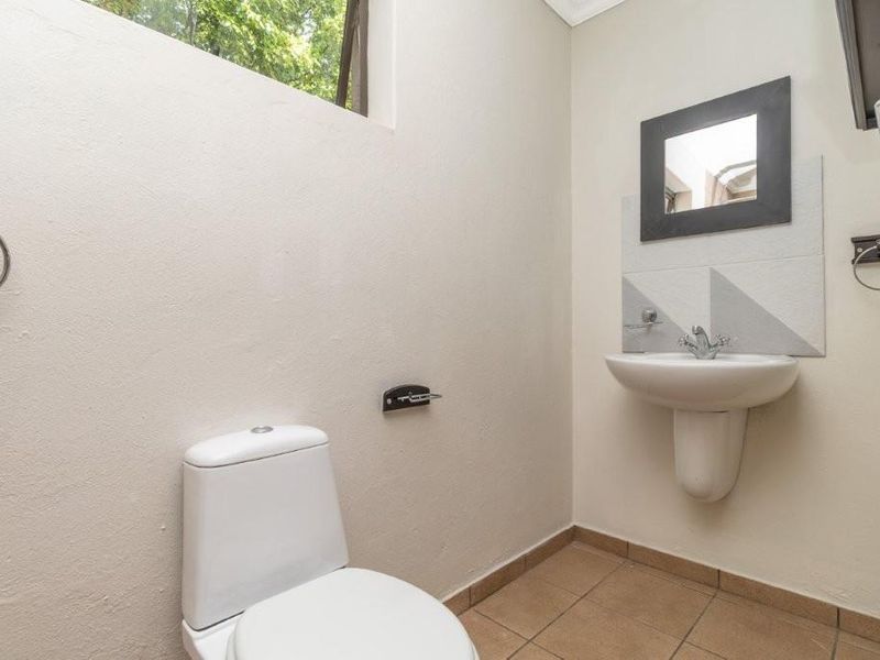 Charming garden cottage in a convenient location - Photo 9