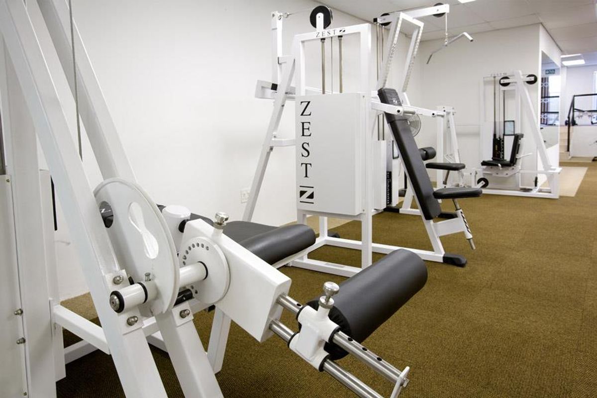 Lovely 2 Bed 1 Bath Apartment with Big Private balcony and Basement Parking - Photo 5