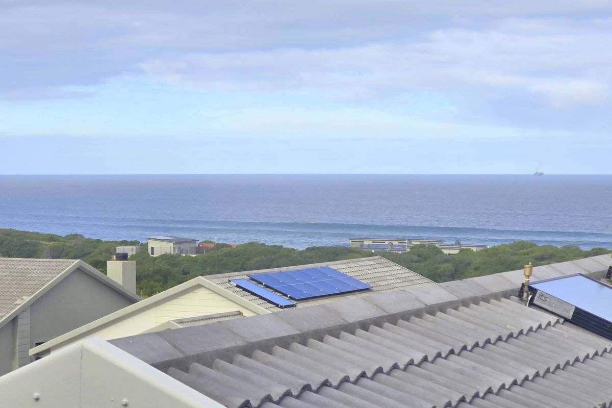 Cozy family home with endless sea views - Photo 2