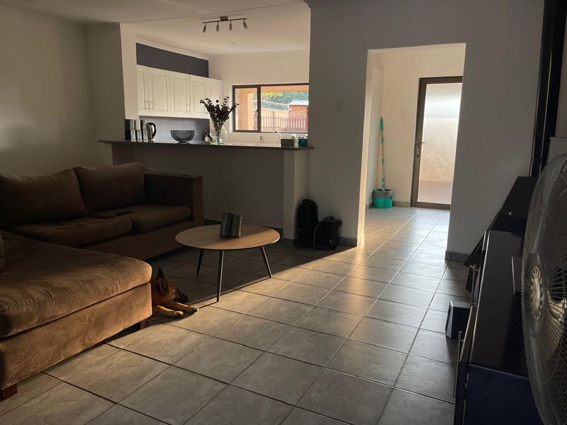 Spacious 1 Bedroom Cottage - Photo 2