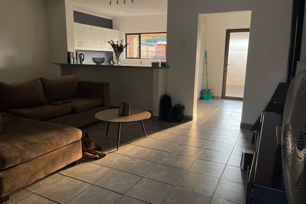 Spacious 1 Bedroom Cottage - Photo 2