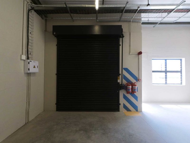 115sqm Warehouse space to let - Montague Gardens - Photo 6