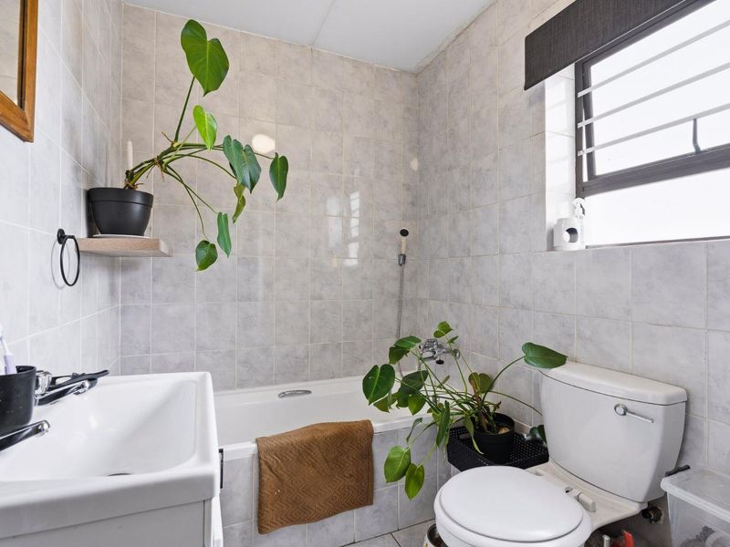 Cozy First-Floor Apartment - Steps from the Beach & Cafés - Photo 10