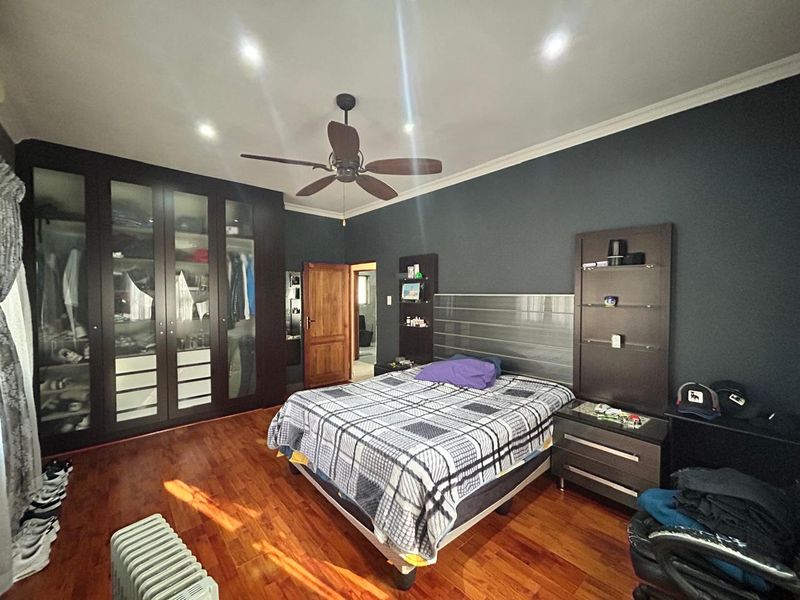 Beautiful Modern Home - Photo 8