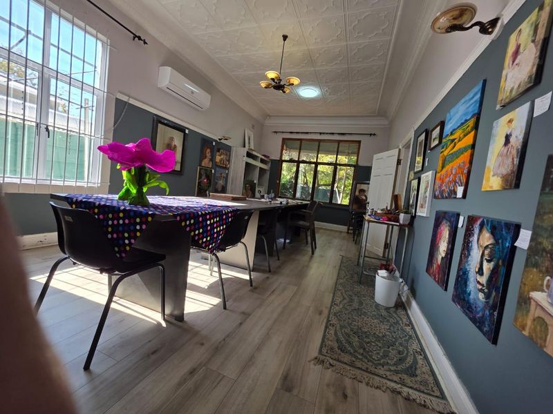 **Charming Old House with Endless Potential - Perfect for Investors and Families Alike** - Photo 5