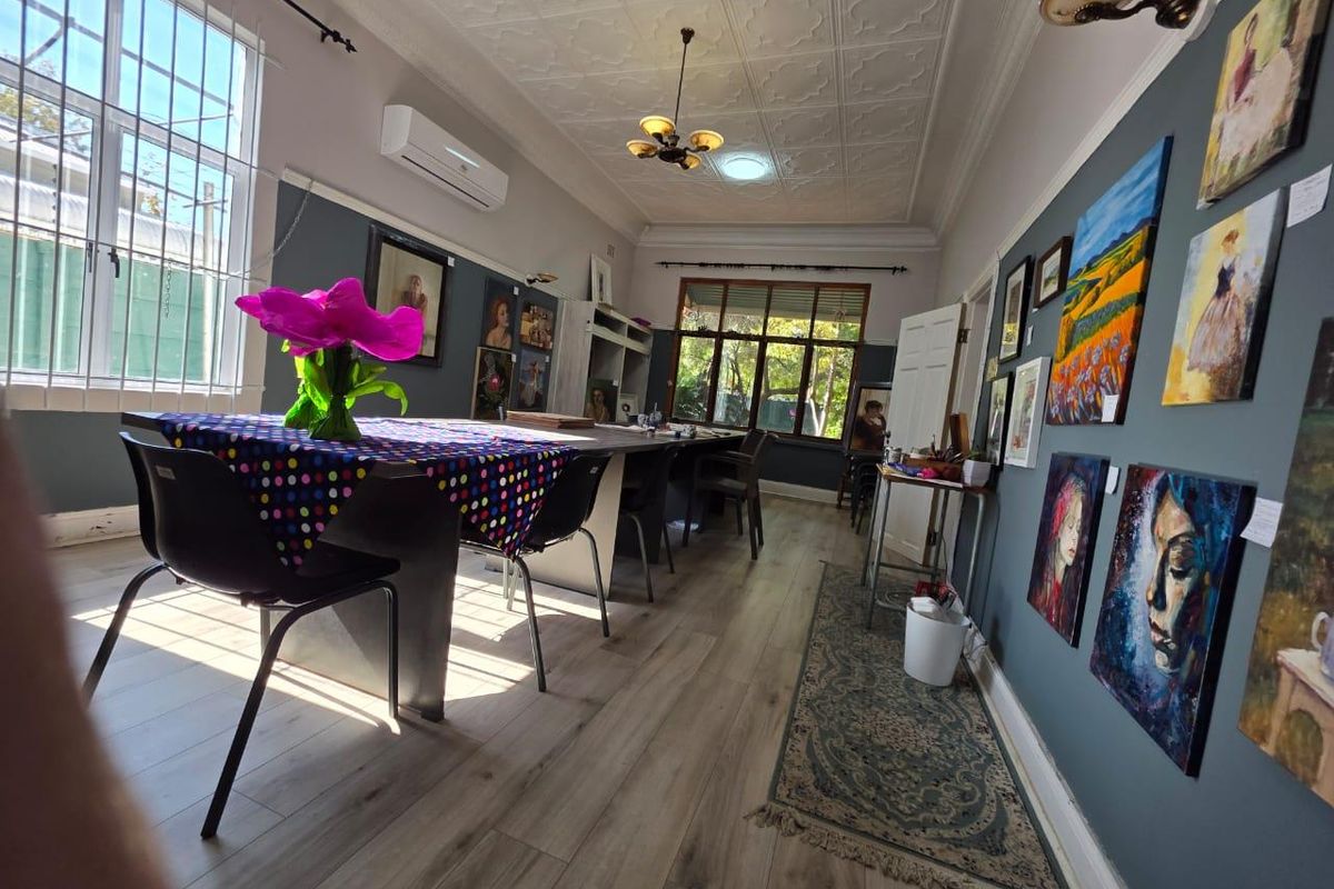 **Charming Old House with Endless Potential - Perfect for Investors and Families Alike** - Photo 5