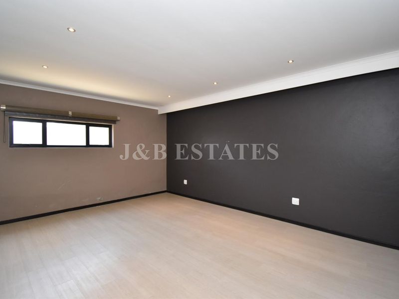 Large Modern Home - Photo 6
