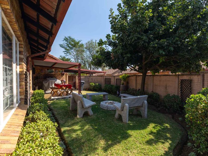 Beautiful 3-Bedroom Townhouse with a Stunning Garden