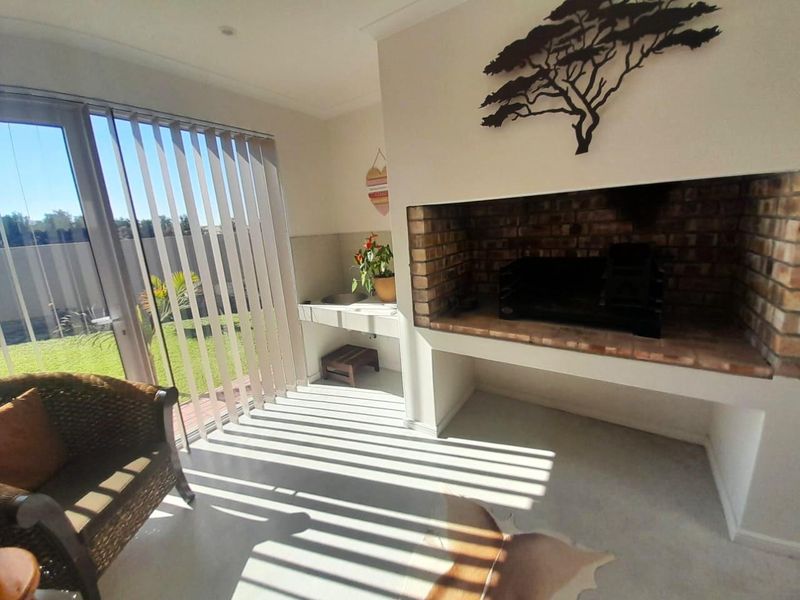NEW, NEAT AND FRESH FREESTANDING HOUSE! - Photo 7