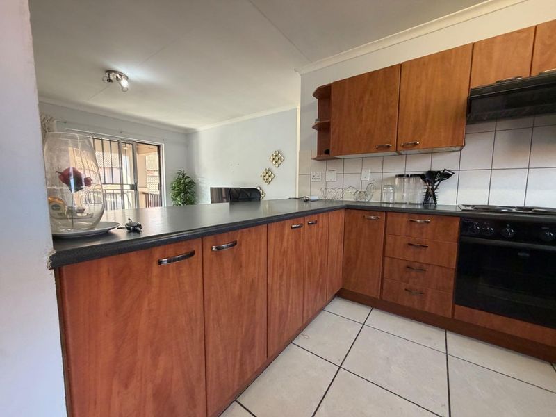 Modern 2-Bedroom First-Floor Apartment To Let in Malachite Mews - Photo 6