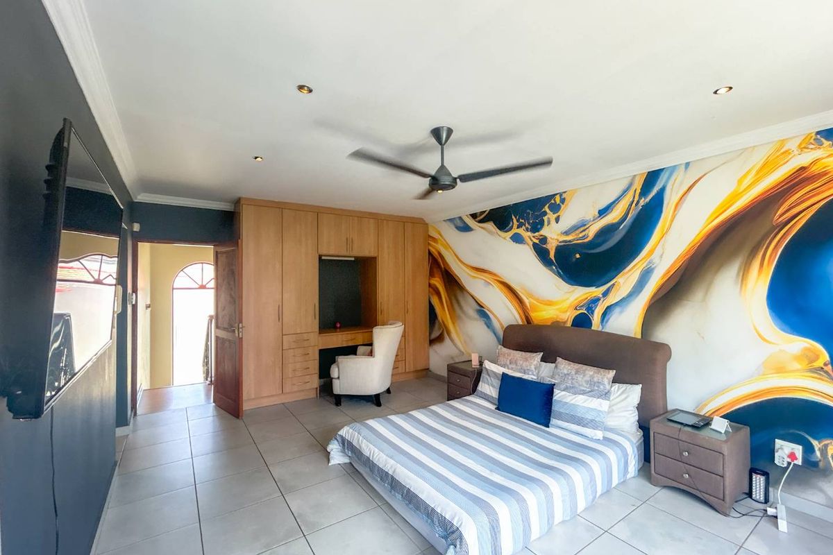 Back On The Market: Renovated Home in Secure Estate - Photo 2