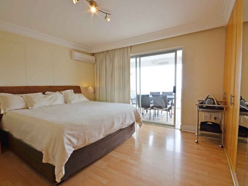 Furnished 2 bedroom apartment in Sea Point - Photo 7