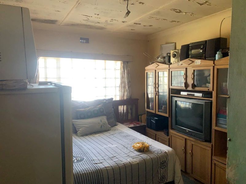 Exceptional Investment Opportunity: Dual 3-Bedroom Houses with Rental Income Potential - Photo 5