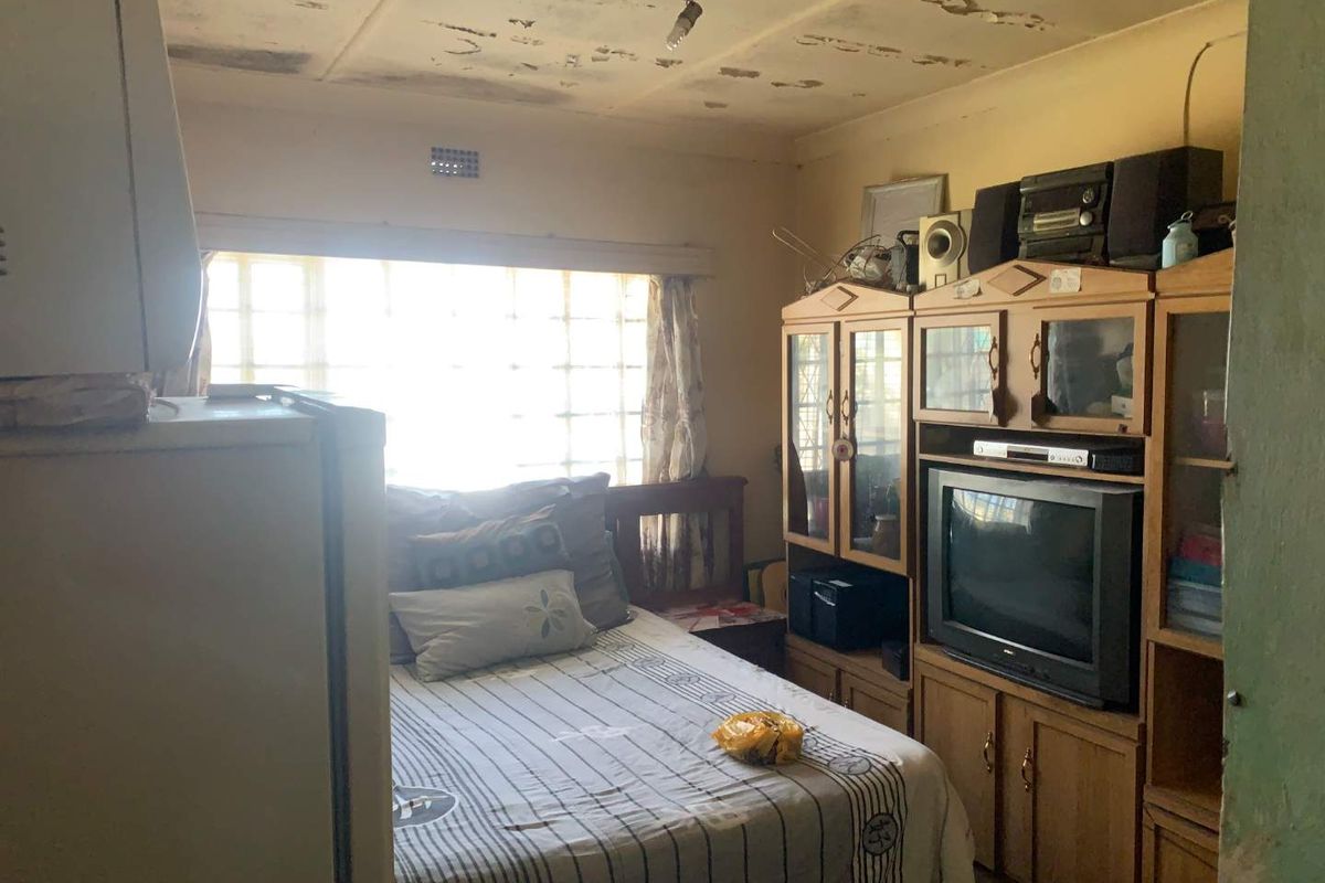 Exceptional Investment Opportunity: Dual 3-Bedroom Houses with Rental Income Potential - Photo 5