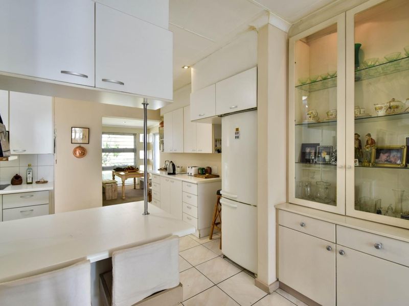 Charming 3-Bedroom Home in Prestigious Waterkloof Ridge - Photo 10