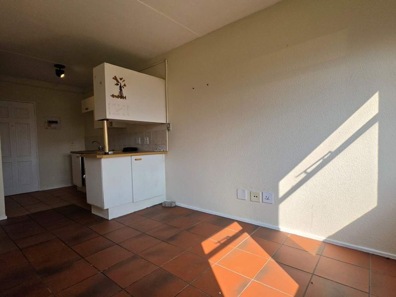 2 Bedroom Townhouse / Apartment for Sale in Florentia Alberton - Photo 5