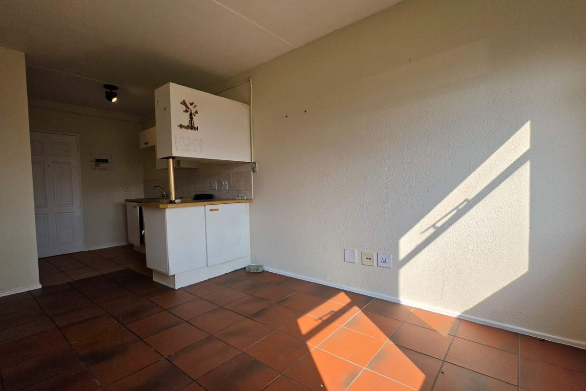 2 Bedroom Townhouse / Apartment for Sale in Florentia Alberton - Photo 5