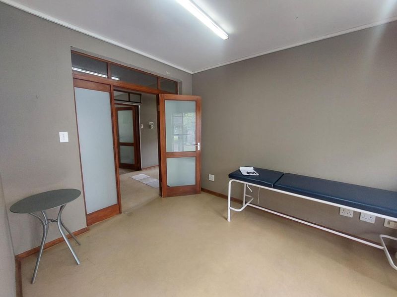 Medical Consulting Room to Let | Raptors View, Safari Junction - Photo 6