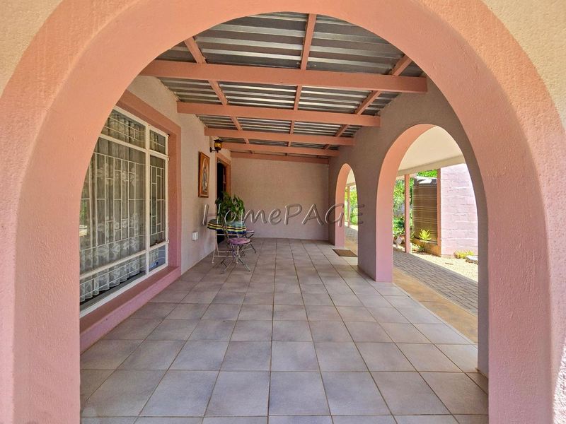 Omaruru:  Very neat 3 Bedr Home with Flat is for Sale - Photo 5