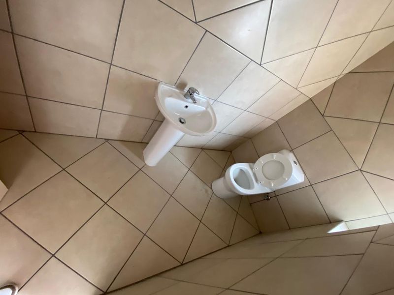 5 Bedroom  Townhouse for sale In Kosmosda - Photo 7