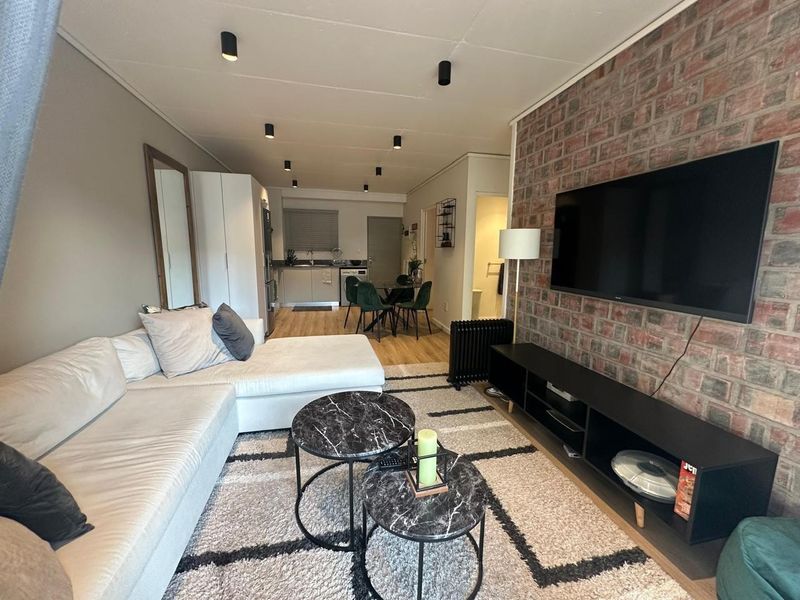 2-Bedroom Fully Furnished Apartment Near Campus - Stellenbosch - Photo 4