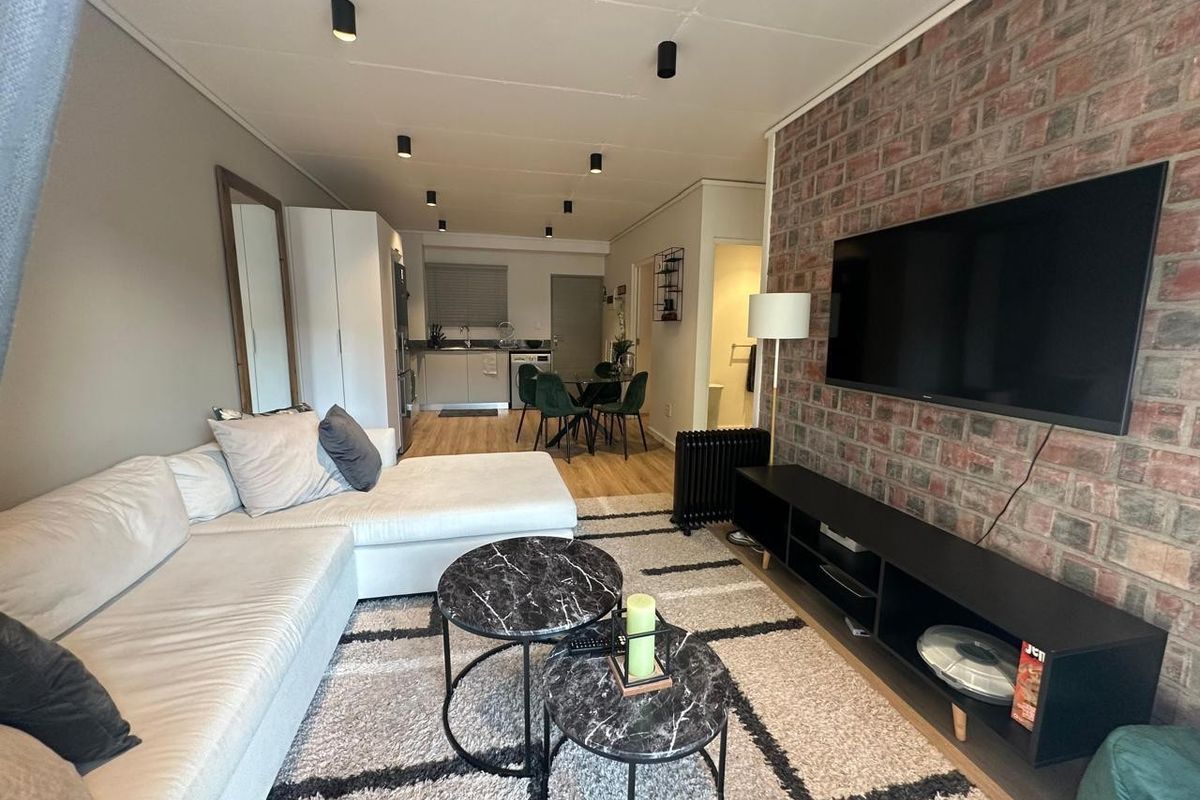 2-Bedroom Fully Furnished Apartment Near Campus - Stellenbosch - Photo 4