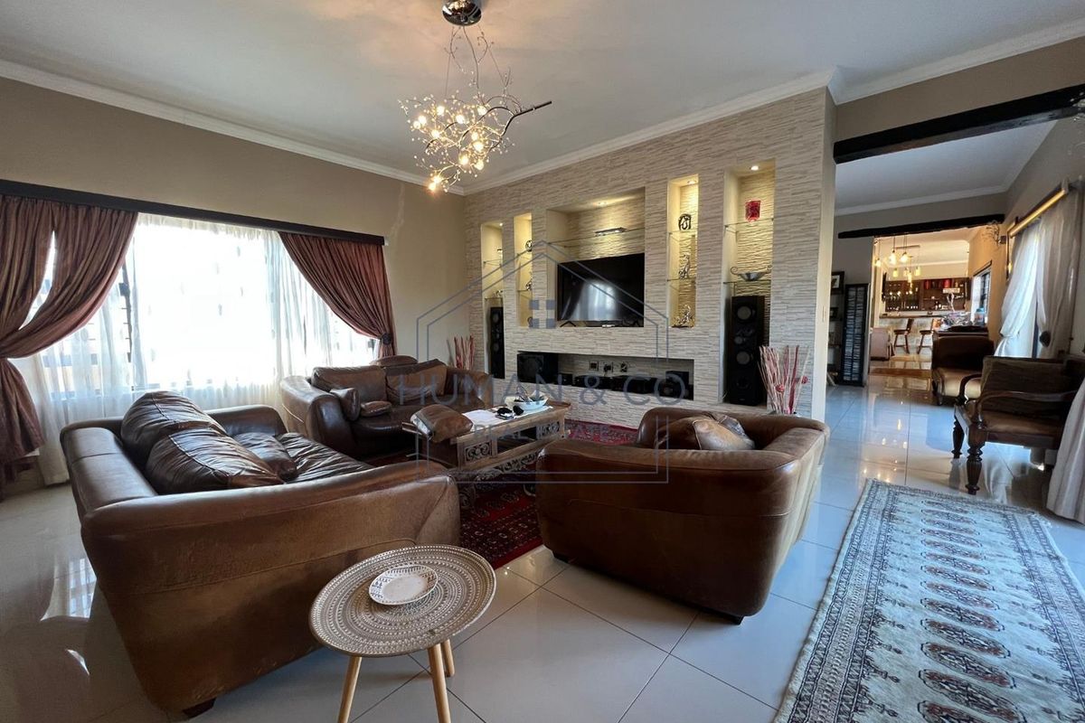 LUXURIOUS PROPERTY WITH EXQUISITE FINISHES - Photo 5