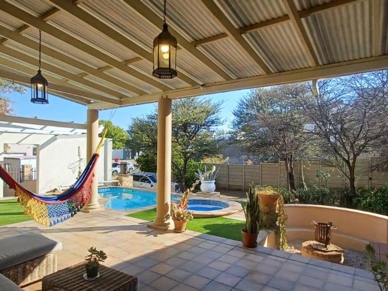 Suiderhof - Bordering Olympia - N$7 980 000 - Photo 3