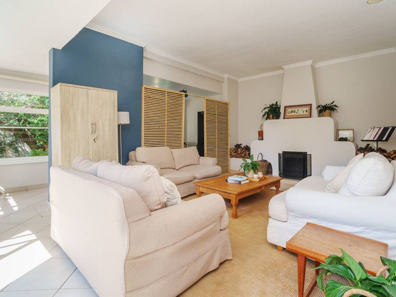 3-Bedroom Home with Studio Flat & Mountain Views – Prime Newlands Location! - Photo 5