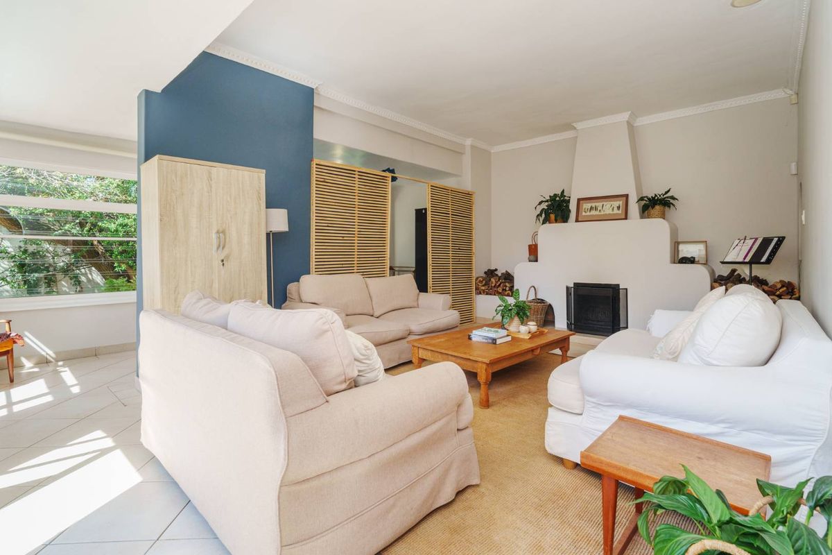 3-Bedroom Home with Studio Flat & Mountain Views – Prime Newlands Location! - Photo 5