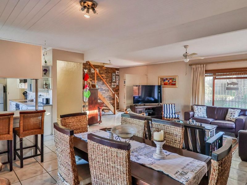 Charming 3-Bedroom Beachside Home in Franskraal - Photo 10