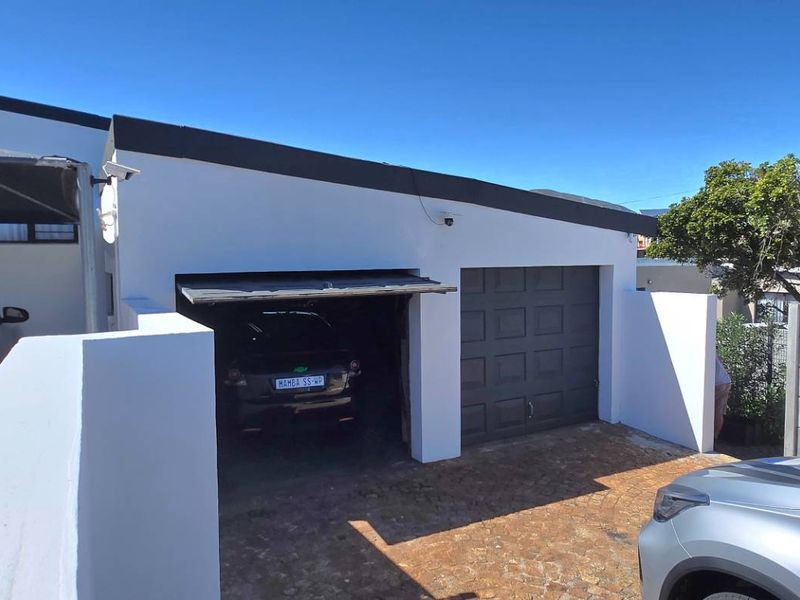 Spacious Kleinbaai Corner Home with Dual Living and Rental Potential - Photo 2