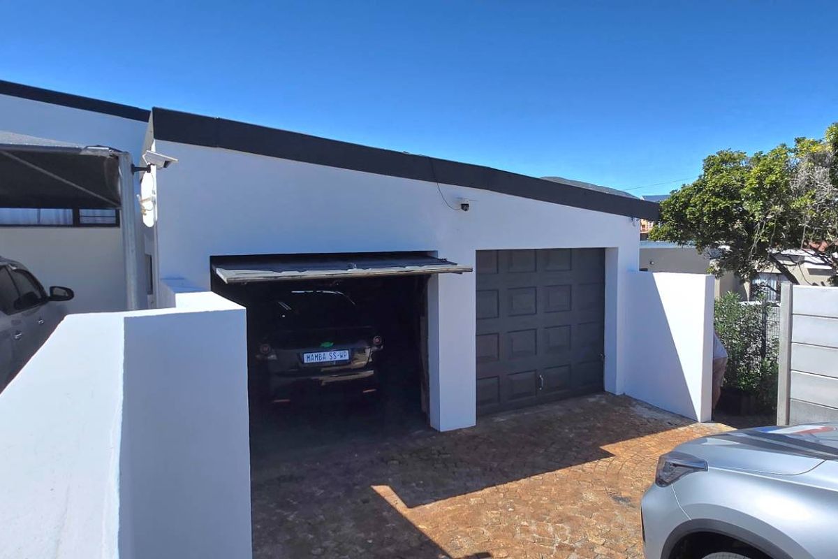 Spacious Kleinbaai Corner Home with Dual Living and Rental Potential - Photo 2