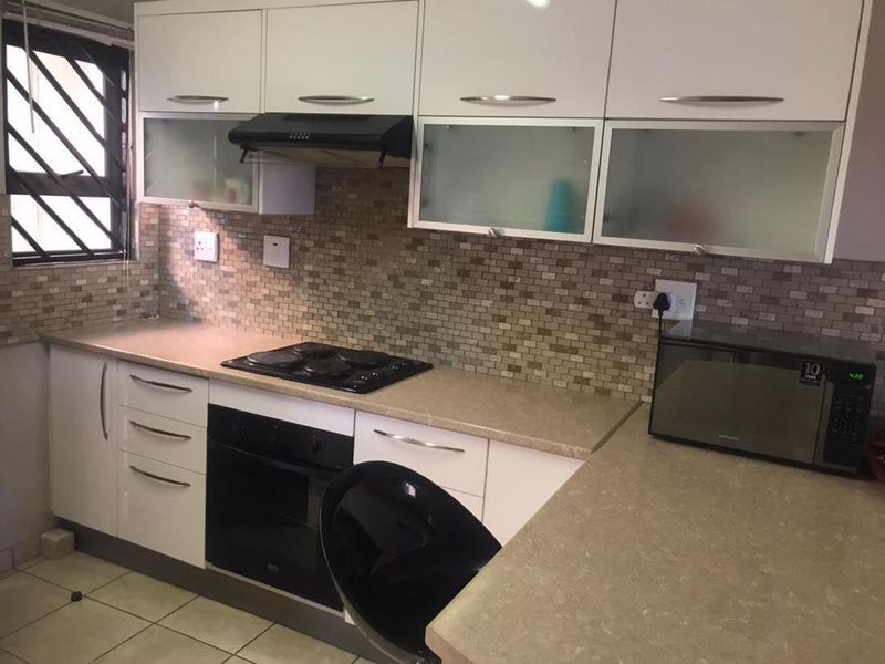 Modern Two bedroom town house for sale in Otjomuise 4 - Photo 4