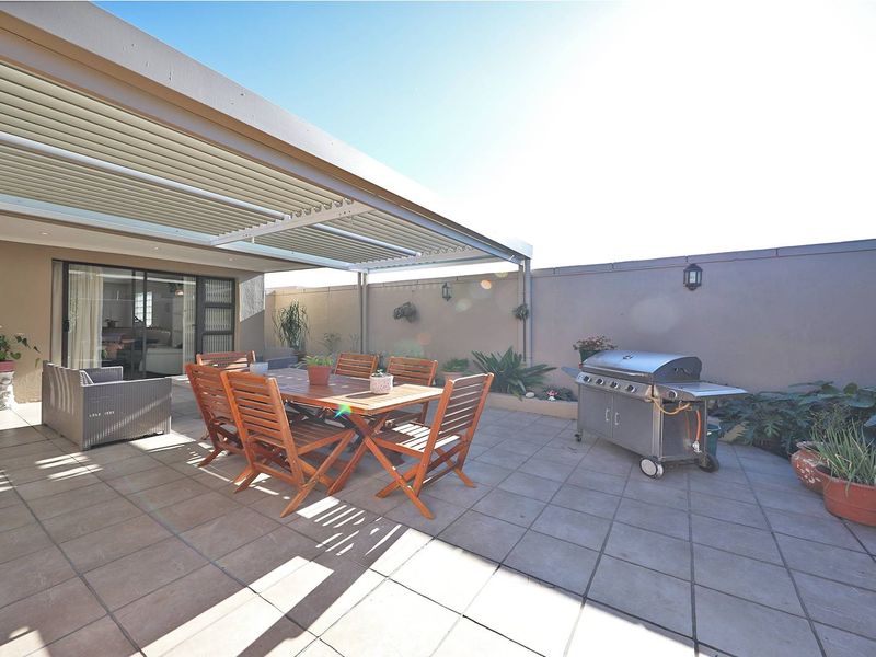 Lock up and go family home in the heart of Plattekloof. - Photo 8