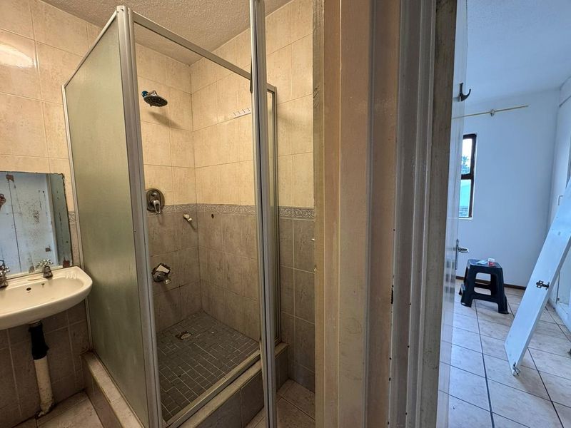 Comfortable 2-Bedroom Apt Close to Transport & Amenities - Photo 7