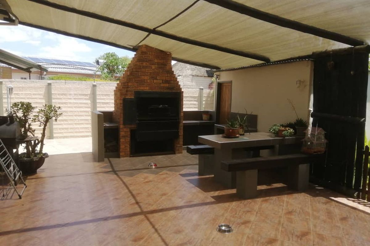 "Lots of house" for "little money" - Retire in Okahandja - Photo 5