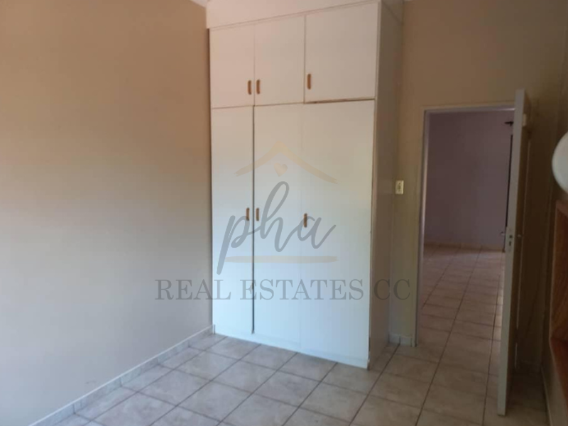 Spacious family home with flat in Tsumeb for sale below valuation - Photo 9