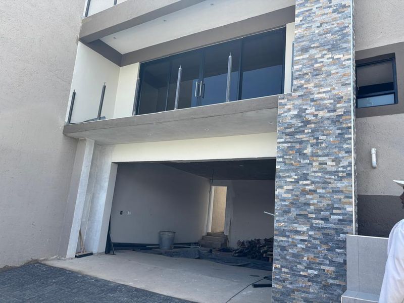 Windhoek Kleine Kuppe: Newly built 5 Bedroom house with Flat is For Sale - Photo 8