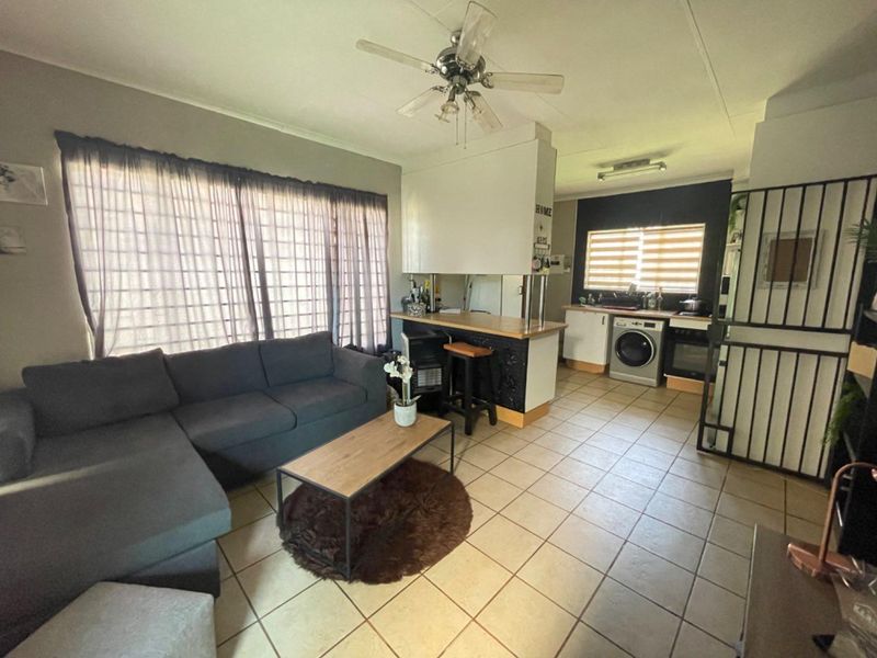 1 Bedroom Freestanding House - Including water, sewerage & refuse - Photo 3