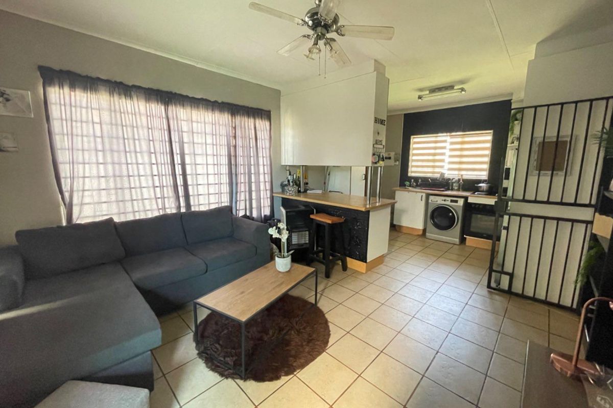 1 Bedroom Freestanding House - Including water, sewerage & refuse - Photo 3