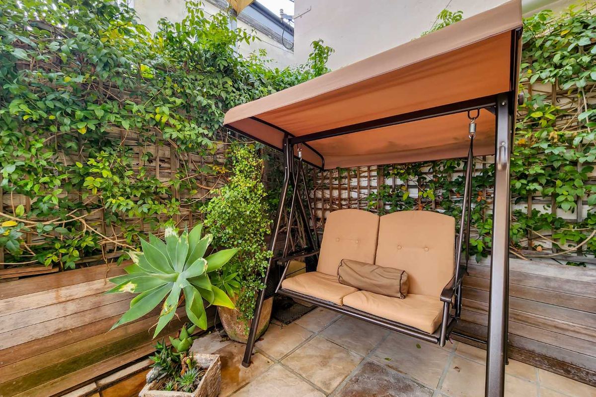 Upper Sea Point home on the border of Fresnaye - Photo 5