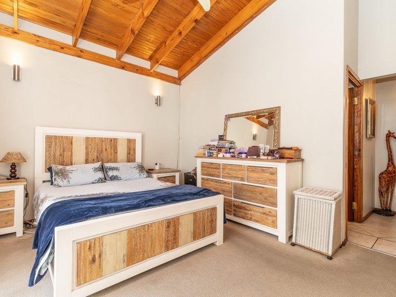 DON’T JUDGE A BOOK BY ITS COVER – THIS HOME HAS IT ALL! - Photo 6