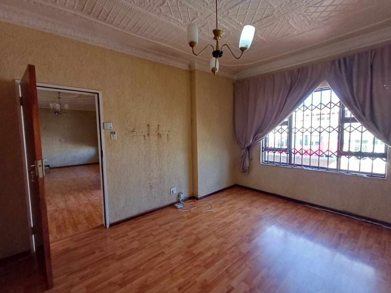 Kenilworth, 3 Bedroom house plus 3 additional outside rooms - Photo 9