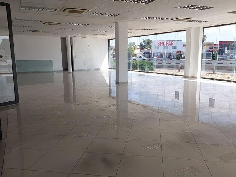 Elevate Your Practice: Prime 287 sqm Office Space Awaits - Photo 2